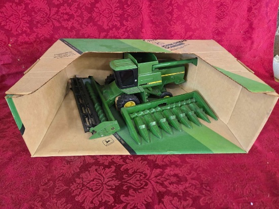 John Deere Combine Titan II Green Top 1/16