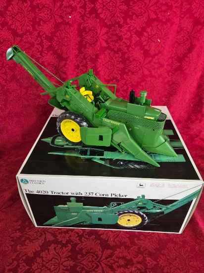 John Deere 4020 Tractor with 237 Corn Picker Precision Classics No.14 1/16