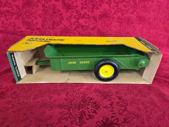 John Deere 44 Spreader 1/16