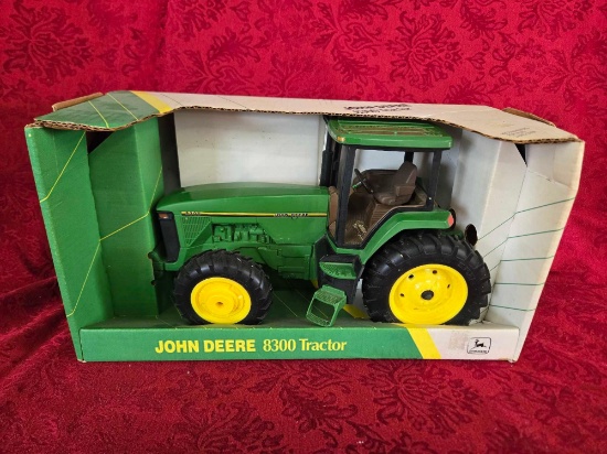 John Deere 8300 Tractor 1/16