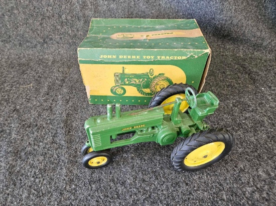 John Deere Hi-post B with Original Box 1/16