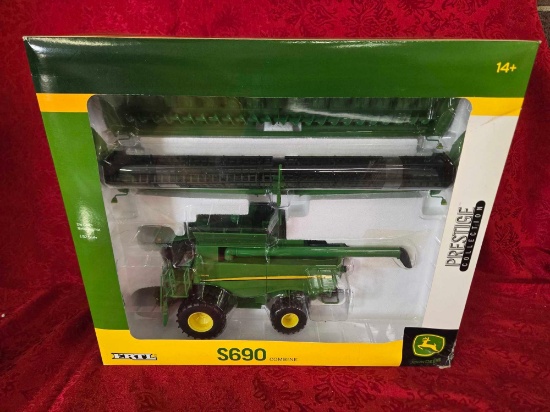 John Deere S690 Combine Prestige Collection