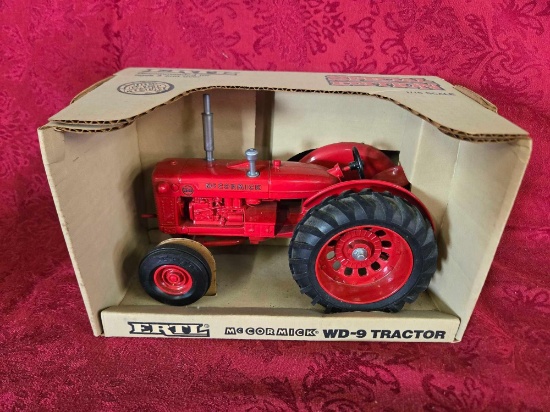 Special Edition Mccormick WD-9 Tractor 1/16