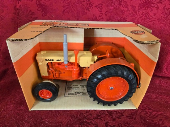 Case 600 Tractor 1/16