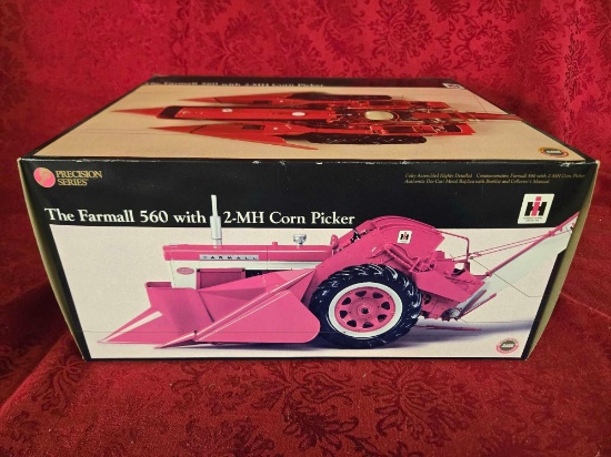 The Farmall 560 with 2-MH Corn Picker Precision Series No.14 1/16
