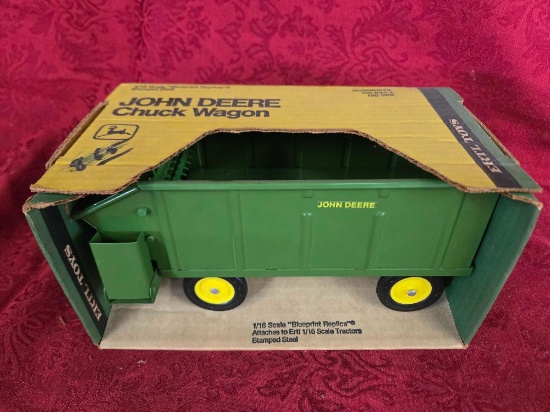John Deere Chuck Wagon in Original Box 1/16