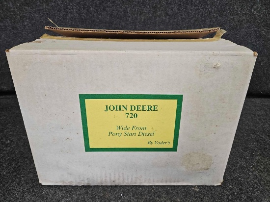 John Deere 720 by Yoders