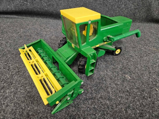 Vintage John Deere 6600 Combine with Plastic Reel 1/16