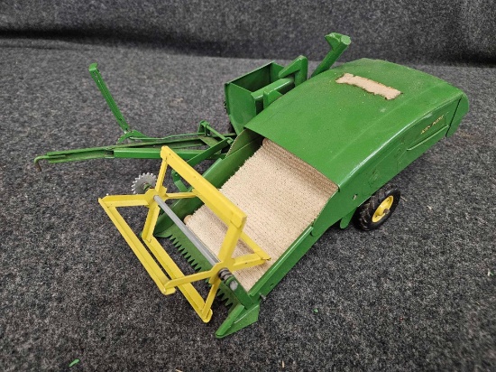 Vintage John Deere 12A Combine 1/16