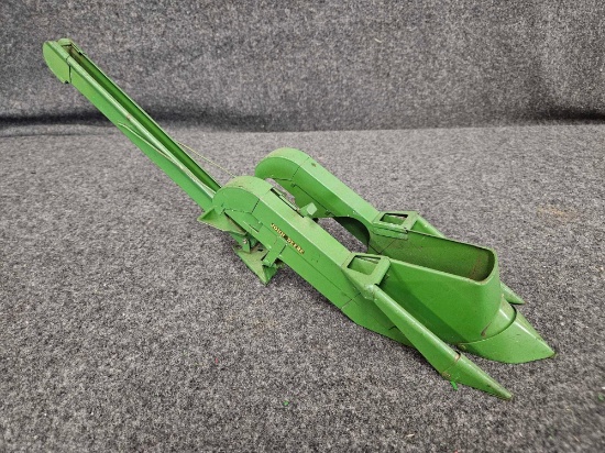 Vintage John Deere Short Nose Picker 1/16