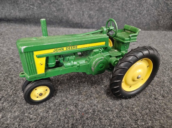Vintage John Deere 620 Tractor 1/16