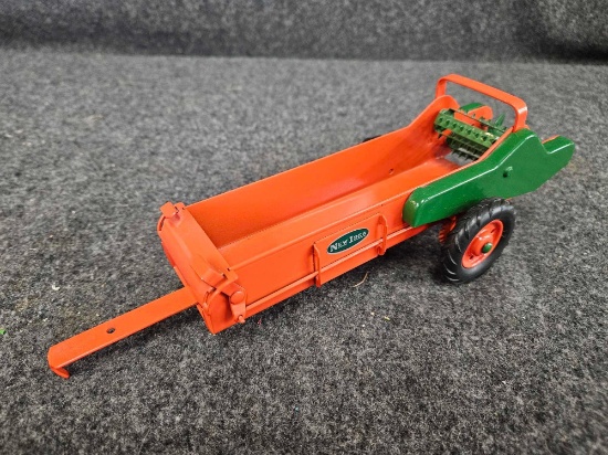 Custom New Idea Manure Spreader 1/16