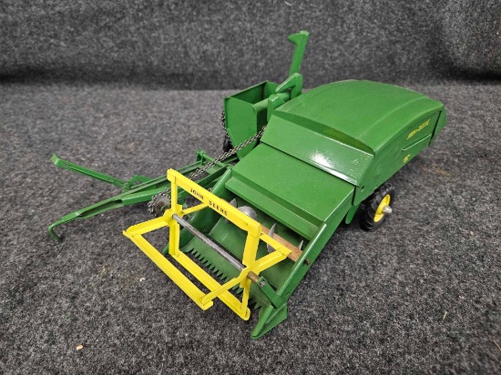 John Deere 30A Auger Combine 1/16