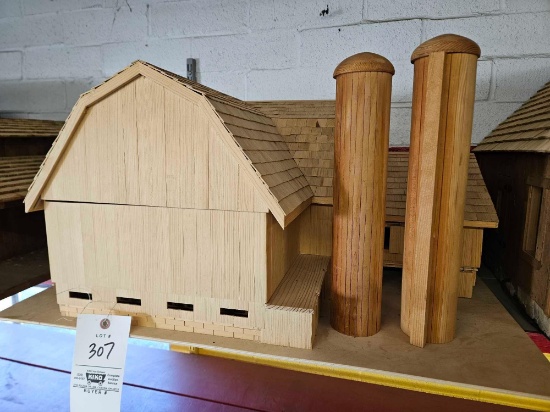 Custom barn, with 2 silos