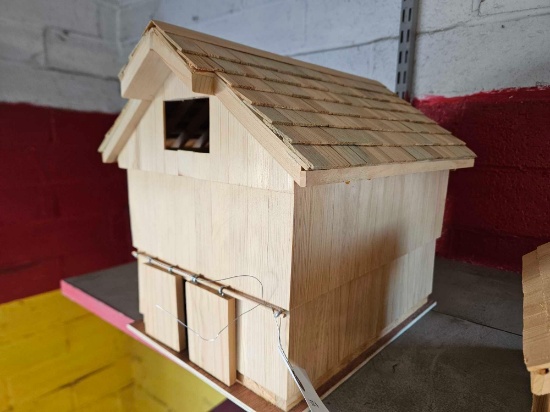 Custom barn, 8 x 11in