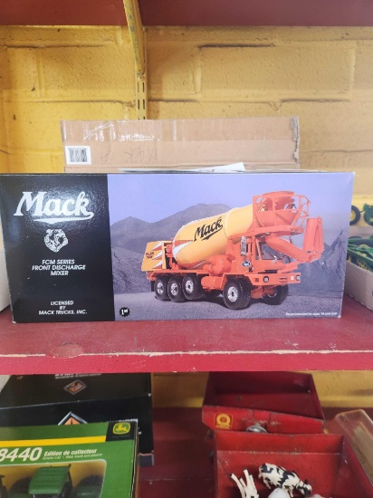 First Gear 1 /34 FCM Mack Front Discharge Mixer