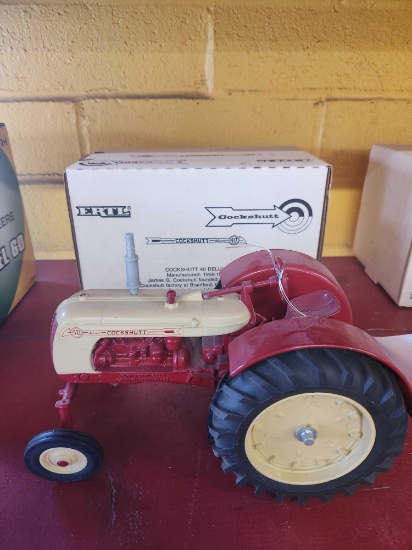 Ertl Cockshutt 40 Deluxe National Farm Toy Museum