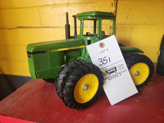 Ertl 1 /16 John Deere 8450