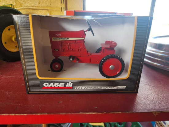 Ertl 1/8 Pedal Replica International 1026
