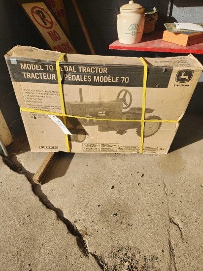 Ertl John Deere Model 70 Pedal Tractor