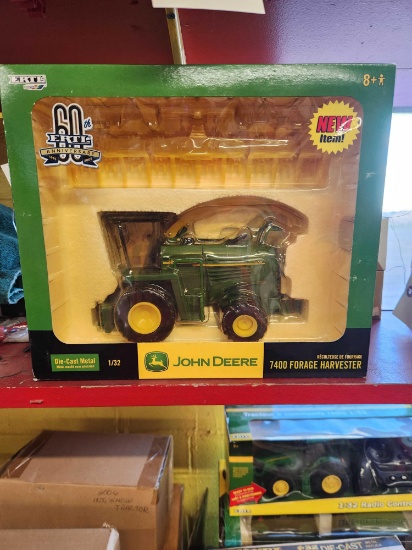 Ertl 1/32 John Deere 7400 Forage Chopper
