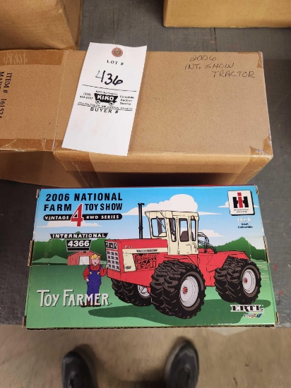 Ertl 1/32 4366 IH Toy Farmer