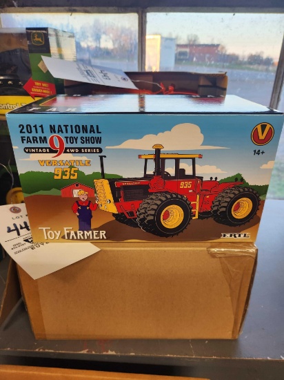 Ertl 1/32 Versatile 935 Nation Farm Toy Show