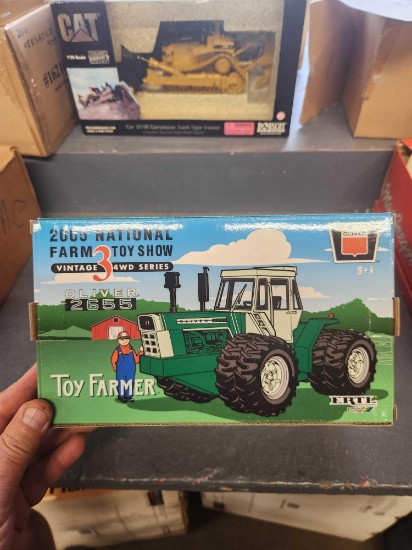 Ertl 1/32 Oliver 2656 Toy Farmer 4wd Series 2005