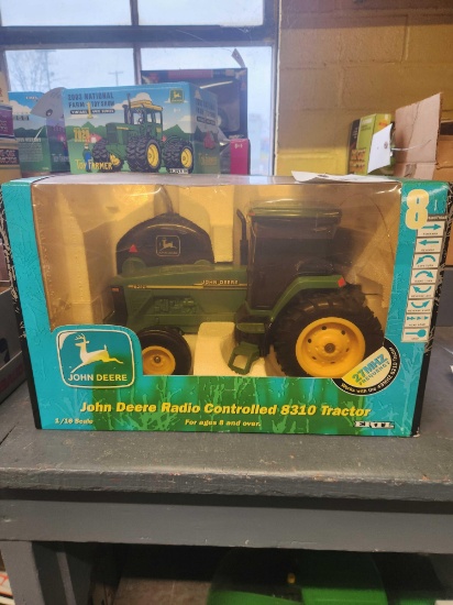 Ertl 1/16 8310 RC Tractor