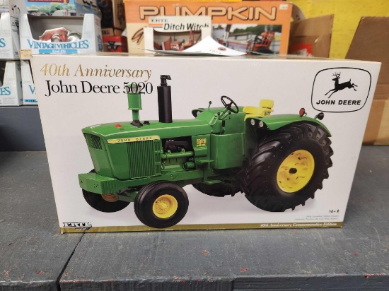 Ertl 1/16 John Deere 40th Anniversary 5020
