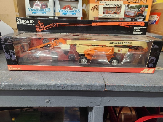 JLG 1/32 12T0 AJP Articulating Boom Lift