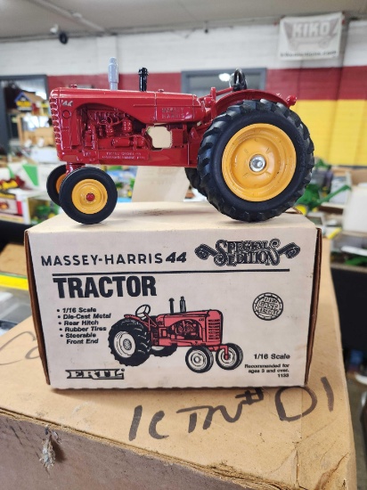 Ertl 1/16 Massey Harris 44