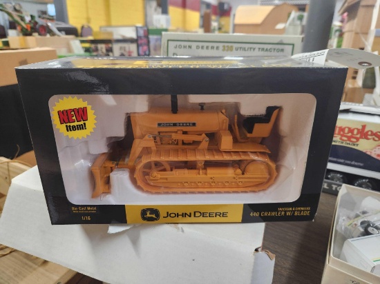 Ertl 1/16 John Deere 440 Crawler with Blade