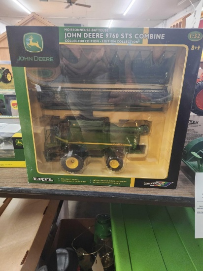 Ertl 1/32 John Deere 9760 STS Combine