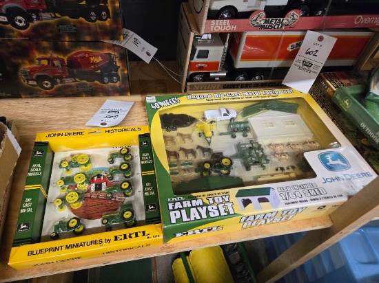 John Deere Historicals Miniatures 1/64, JD 40pc Farm Toy Playset