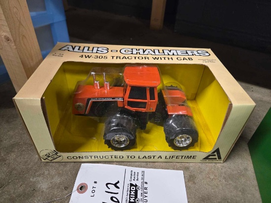 Allis-Chalmers 4W-305 Tractor with Cab 1/32