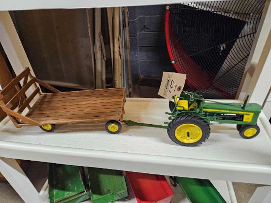 Holt JD 520 with hay wagon, 1/16th