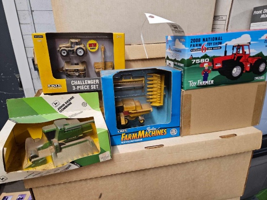 AC 7580 toy farmer tractor, 2 1/32 combines, 2 1/64 construction toys