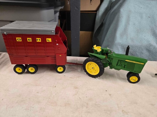 John Deere 1/16, Gehl Forage wagon 1/16 bid x 2