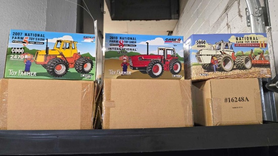 1/32 Toy Farmer 2470 Traction King, International 3788, Case 4890 bid x 3