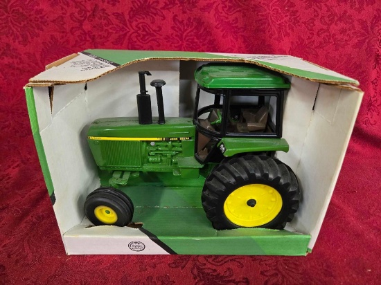 John Deere 4255 Row Crop Tractor 1/16