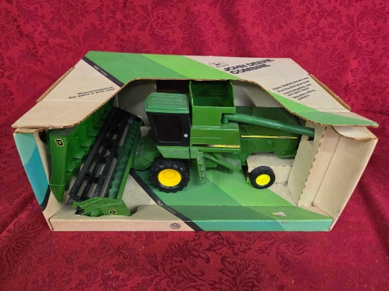 John Deere Combine Titan II 1/16