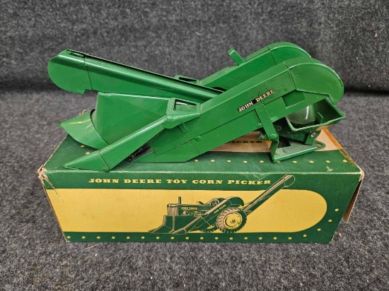 John Deere Short Nose Picker in Original Box
