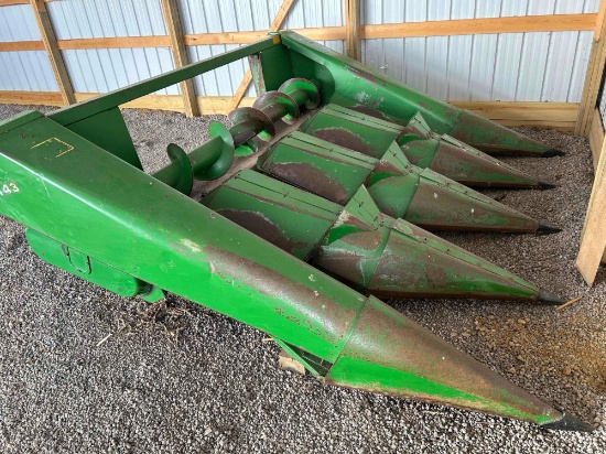John Deere 443 4 row narrow corn head