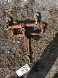 pair of chain binders