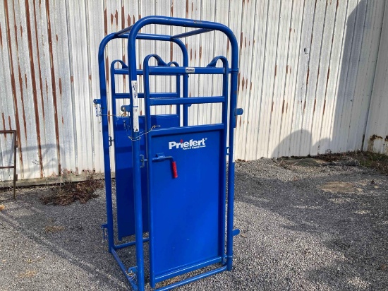 Priefert Palpation cage