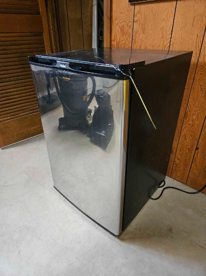 Haier Mini Fridge