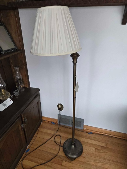 Floor lamp