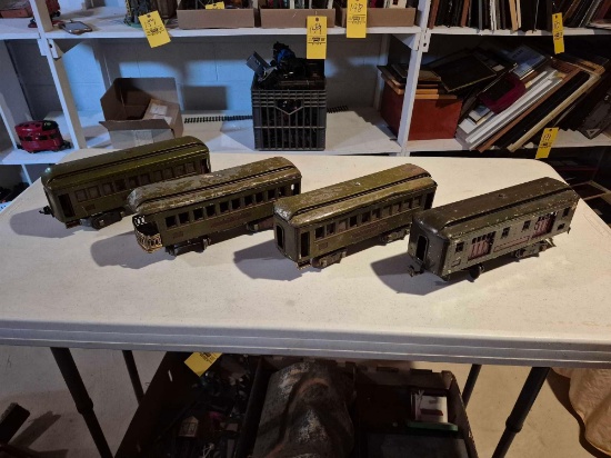 Lionel Pre-War Standard Guage #8E Engine with Passenger Cars - pair of #337, #332 and #338