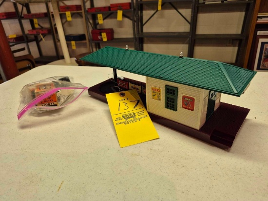 Lionel No. 356 Freight Station w/ Box